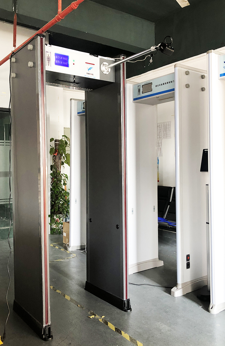 TC300B液晶防雨拍照安檢門實物圖-2ssss.jpg